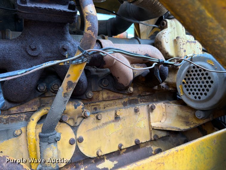 image for item FK3063 International Harvester 250A track loader