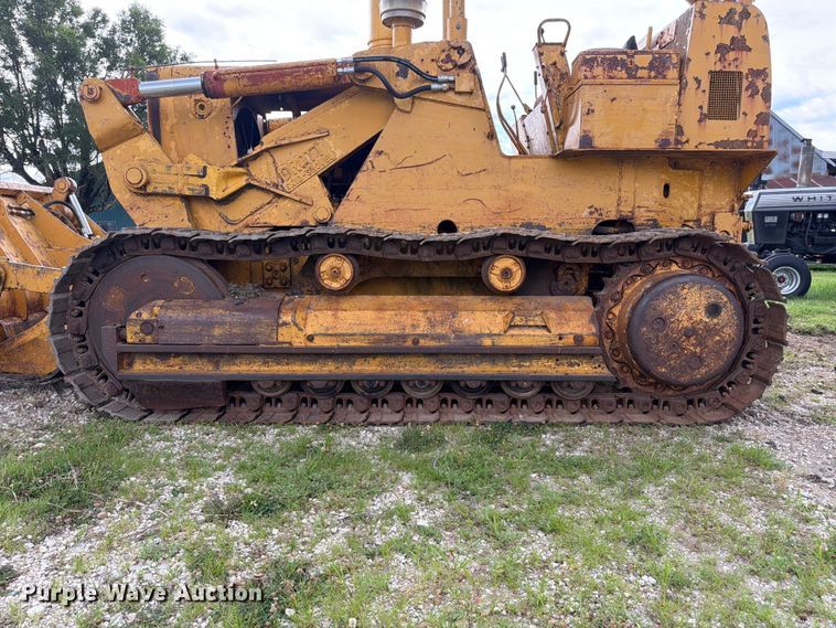 image for item FK3063 International Harvester 250A track loader