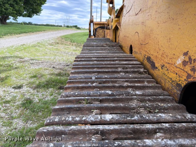 image for item FK3063 International Harvester 250A track loader