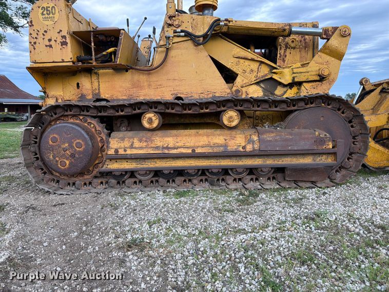 image for item FK3063 International Harvester 250A track loader