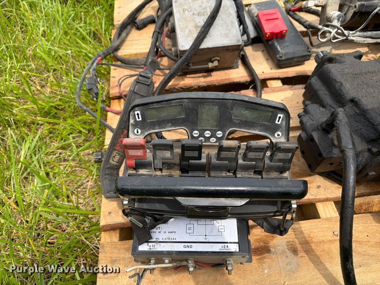 image for item FK3085 2007 Hiab 255K truck mounted crane