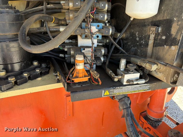 image for item FK4034 1998 JLG 600S boom lift