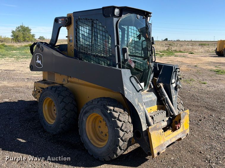 image for item FM7529 2021 John Deere 324G skid steer loader