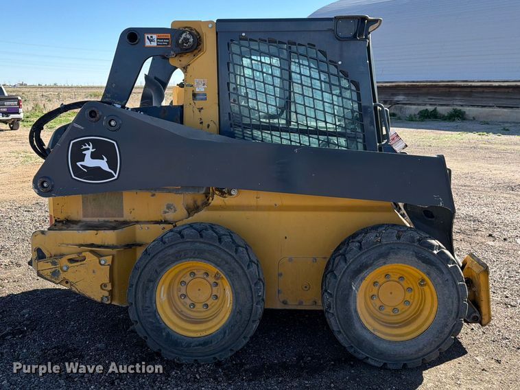 image for item FM7529 2021 John Deere 324G skid steer loader