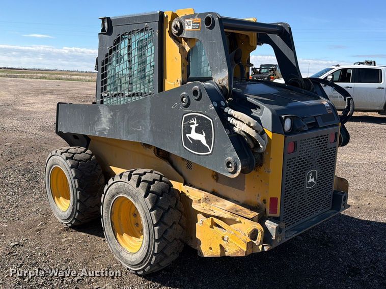 image for item FM7529 2021 John Deere 324G skid steer loader