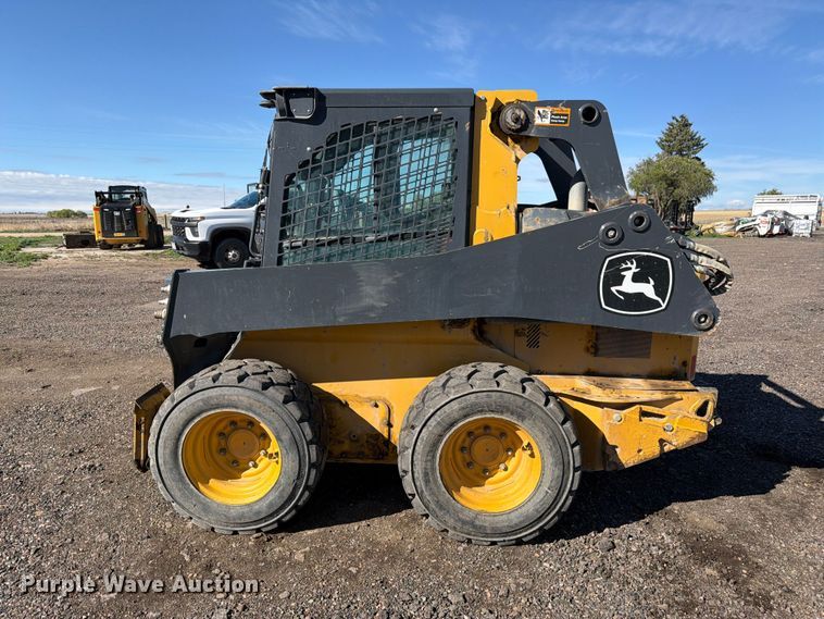 image for item FM7529 2021 John Deere 324G skid steer loader