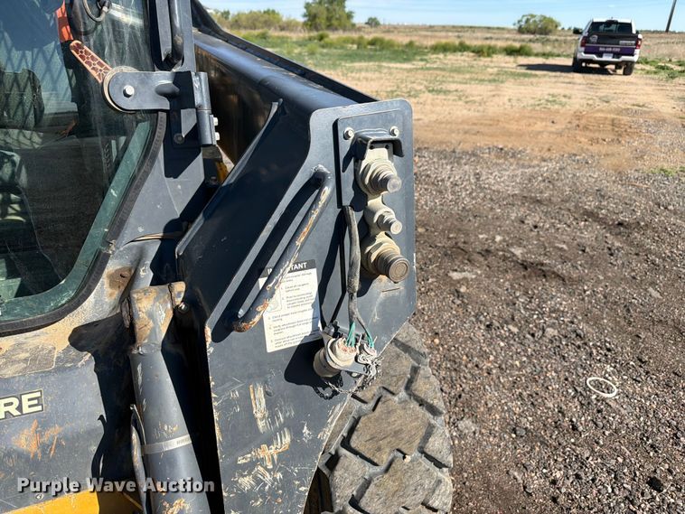 image for item FM7529 2021 John Deere 324G skid steer loader