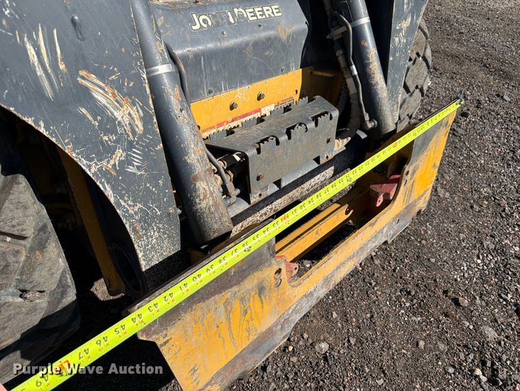image for item FM7529 2021 John Deere 324G skid steer loader