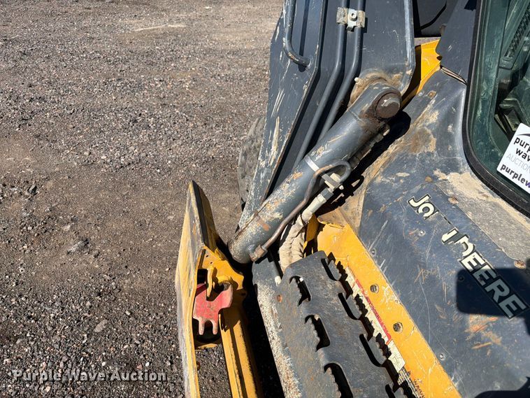 image for item FM7529 2021 John Deere 324G skid steer loader