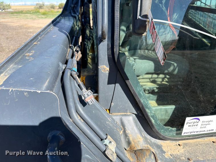 image for item FM7529 2021 John Deere 324G skid steer loader