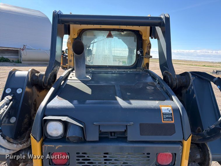 image for item FM7529 2021 John Deere 324G skid steer loader