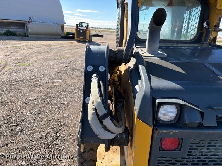 image for item FM7529 2021 John Deere 324G skid steer loader