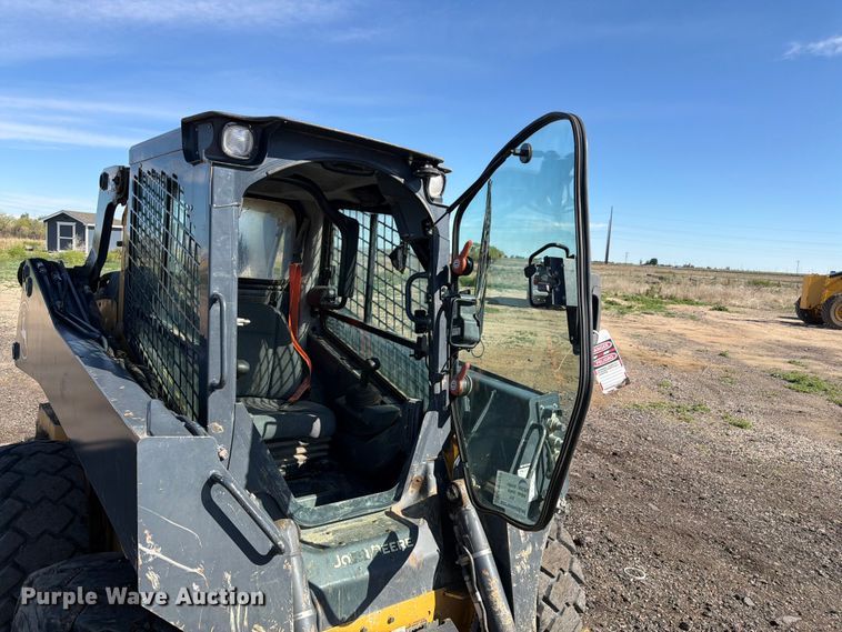 image for item FM7529 2021 John Deere 324G skid steer loader