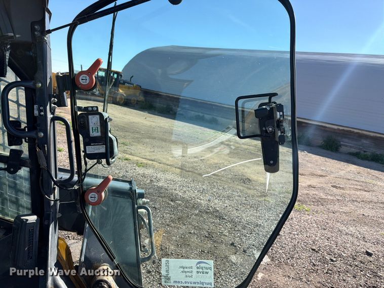 image for item FM7529 2021 John Deere 324G skid steer loader