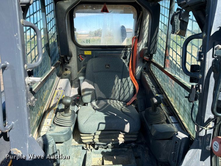 image for item FM7529 2021 John Deere 324G skid steer loader