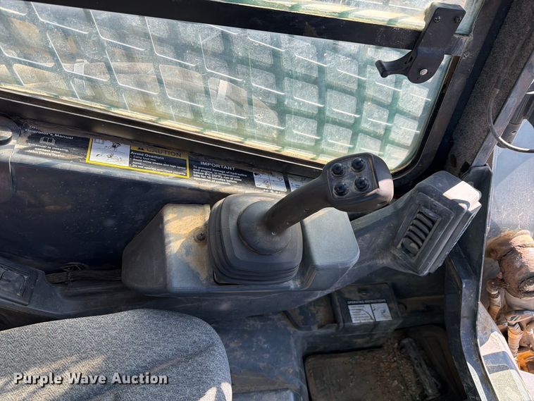 image for item FM7529 2021 John Deere 324G skid steer loader