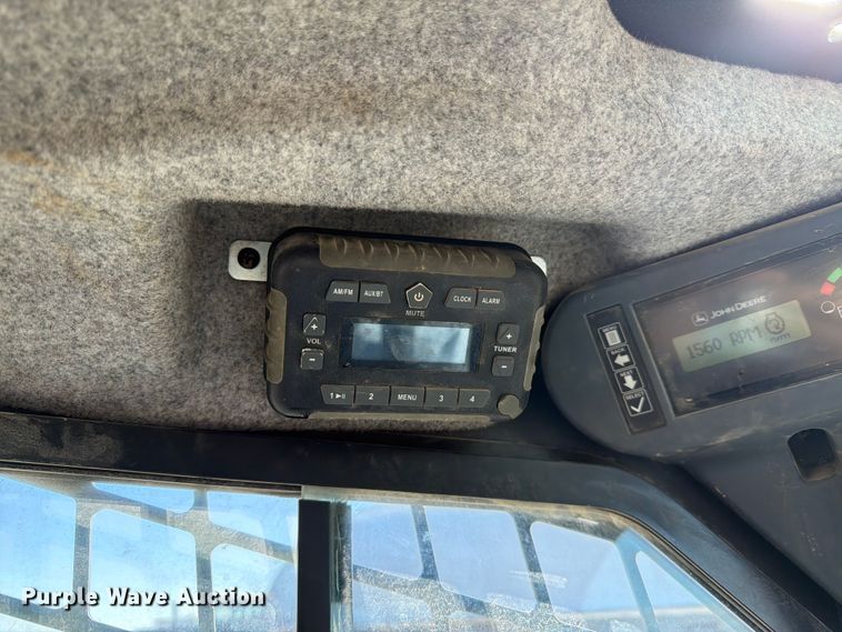 image for item FM7529 2021 John Deere 324G skid steer loader
