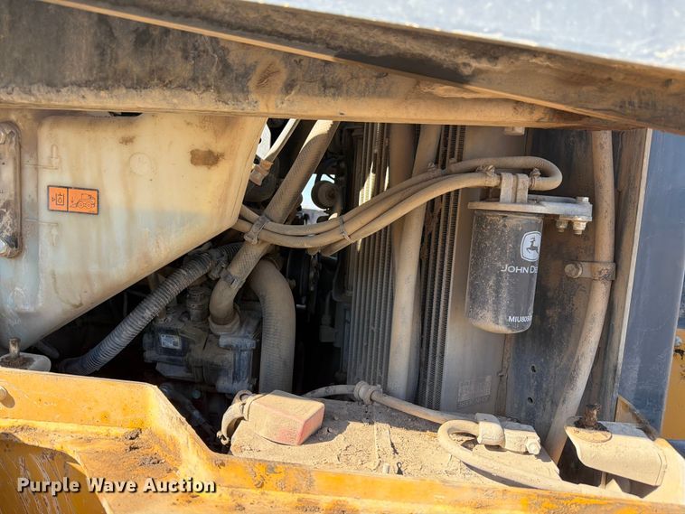 image for item FM7529 2021 John Deere 324G skid steer loader