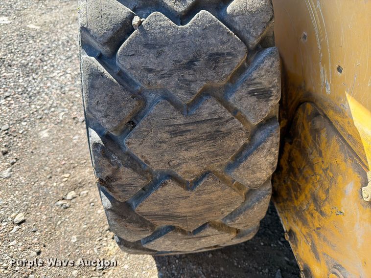 image for item FM7529 2021 John Deere 324G skid steer loader