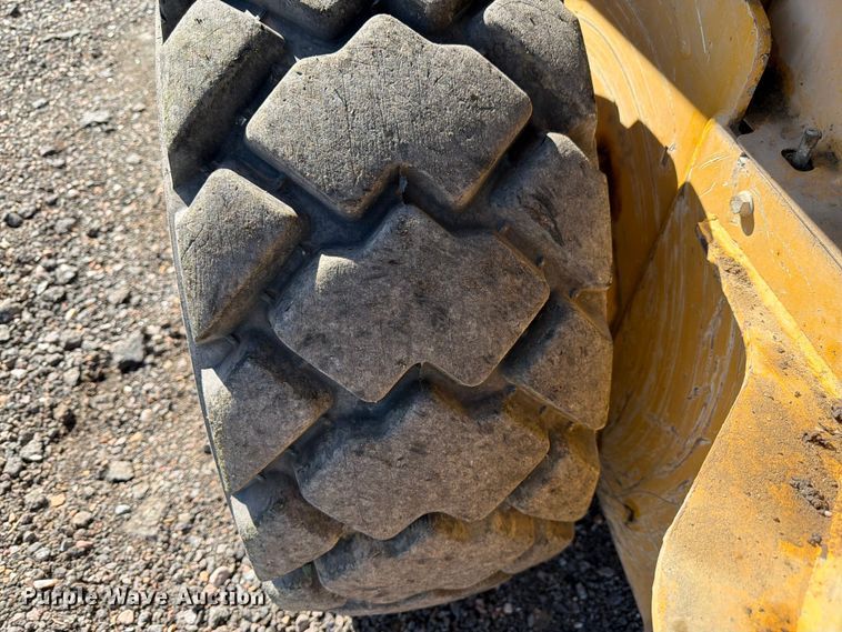 image for item FM7529 2021 John Deere 324G skid steer loader