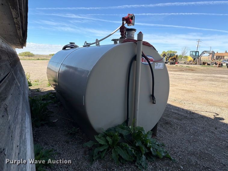 image for item FM7530 Eaton fuel tank