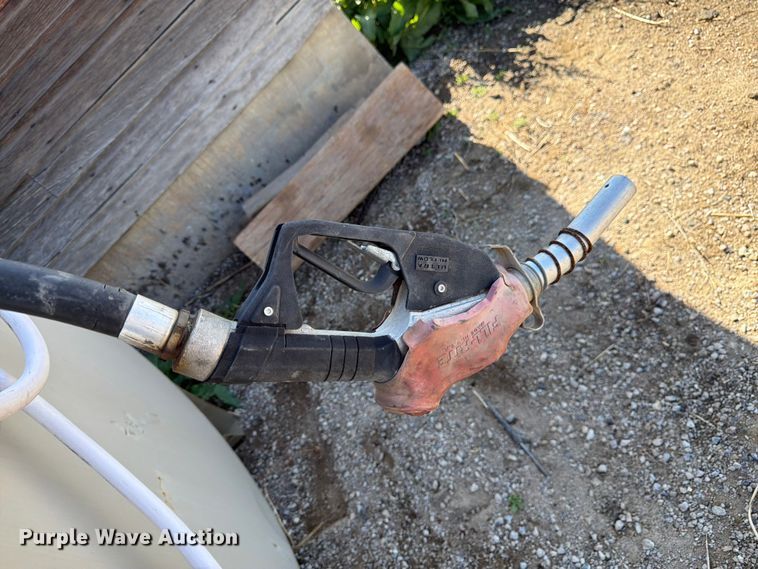 image for item FM7530 Eaton fuel tank
