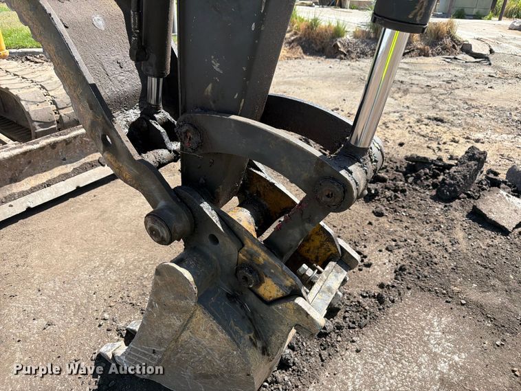 image for item FM7531 2020 John Deere 50G mini excavator