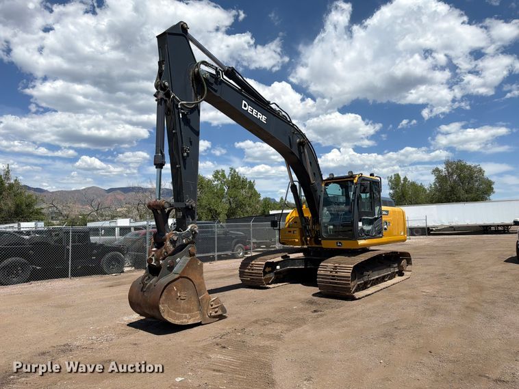 Photo of a 2022 John Deere 210GLC