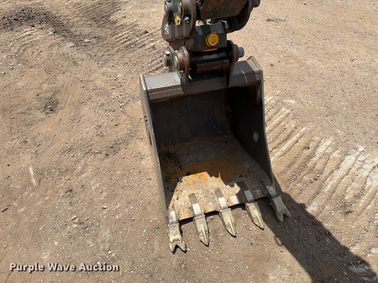 image for item FM7540 2021 John Deere 60G mini excavator