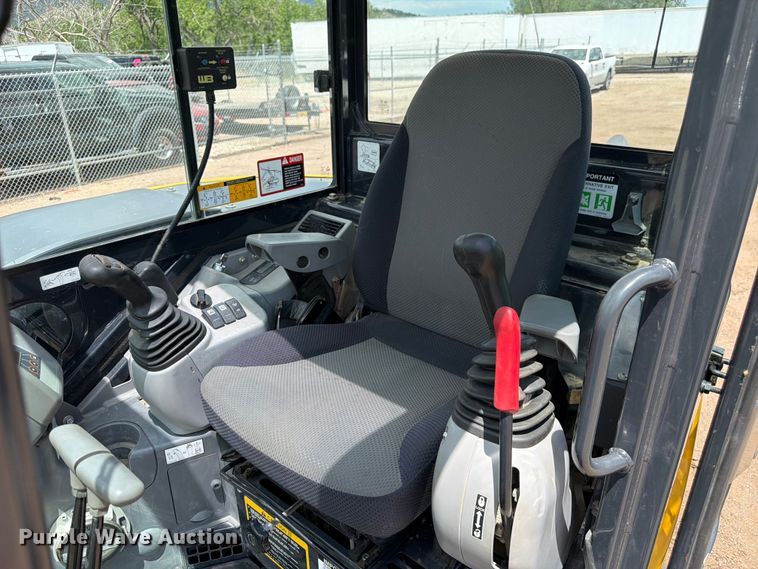 image for item FM7540 2021 John Deere 60G mini excavator