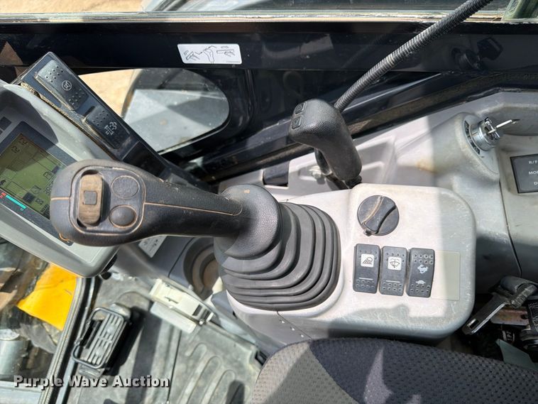 image for item FM7540 2021 John Deere 60G mini excavator