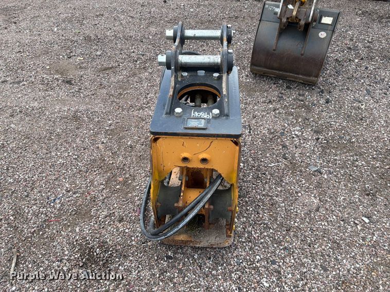 image for item FM7540 2021 John Deere 60G mini excavator
