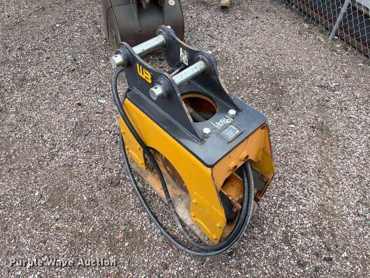 image for item FM7540 2021 John Deere 60G mini excavator