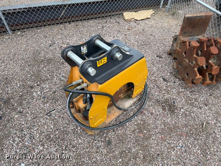 image for item FM7540 2021 John Deere 60G mini excavator