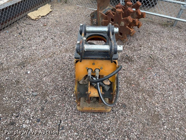 image for item FM7540 2021 John Deere 60G mini excavator