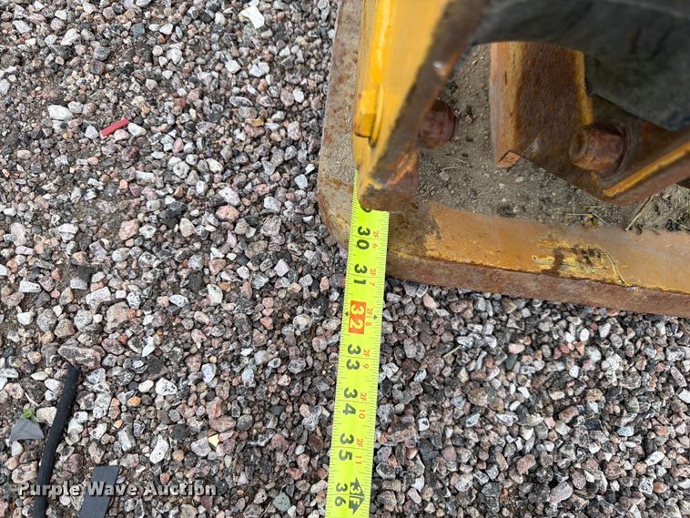 image for item FM7540 2021 John Deere 60G mini excavator