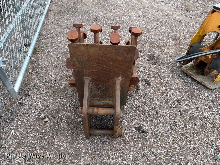 image for item FM7540 2021 John Deere 60G mini excavator