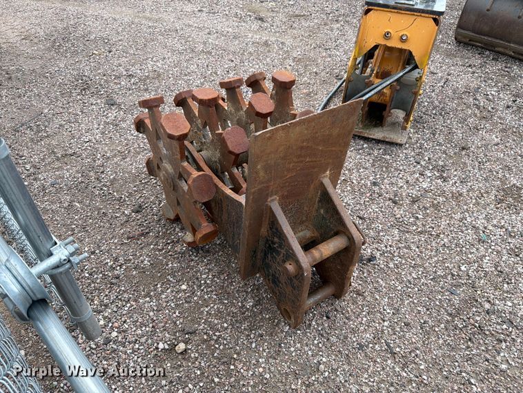 image for item FM7540 2021 John Deere 60G mini excavator