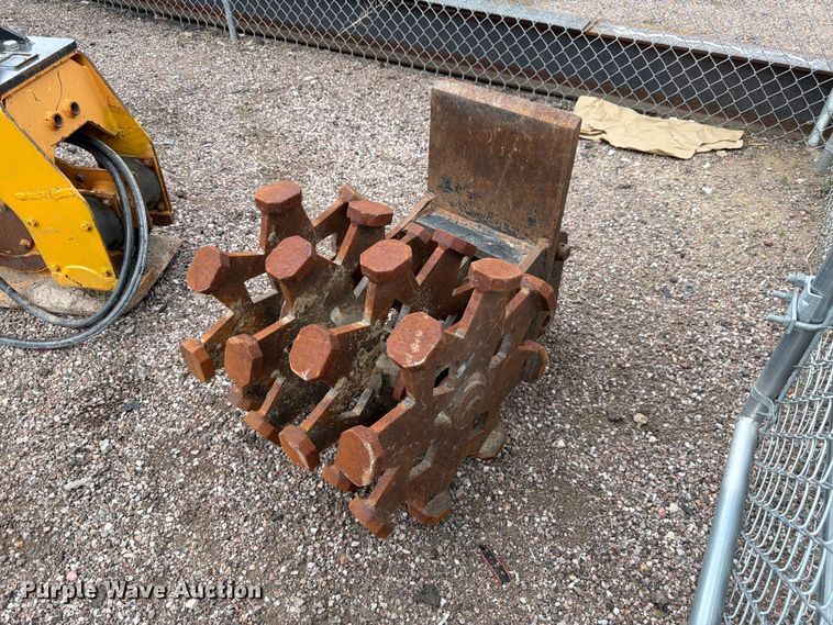 image for item FM7540 2021 John Deere 60G mini excavator