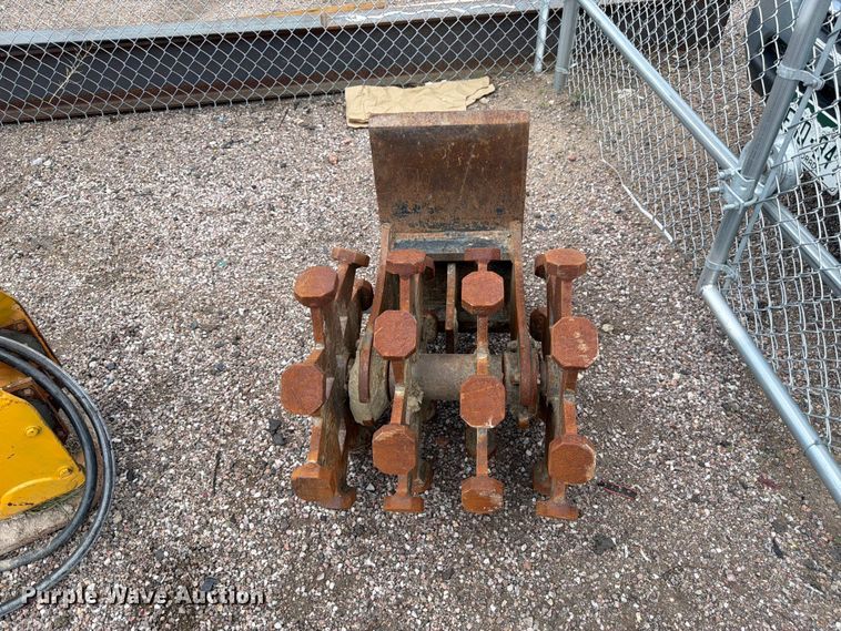 image for item FM7540 2021 John Deere 60G mini excavator