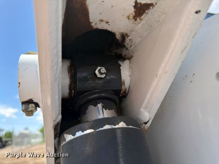 image for item FM7541 2017 Bobcat S595 skid steer loader