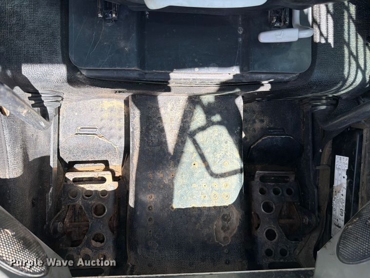 image for item FM7541 2017 Bobcat S595 skid steer loader