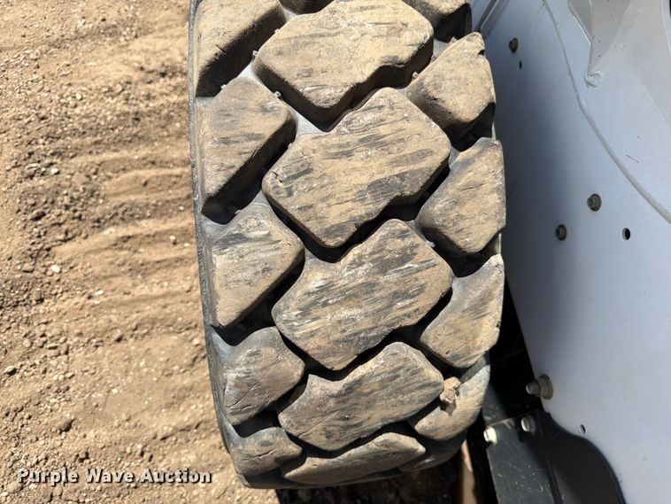 image for item FM7541 2017 Bobcat S595 skid steer loader
