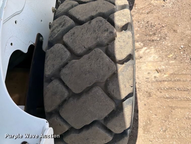 image for item FM7541 2017 Bobcat S595 skid steer loader