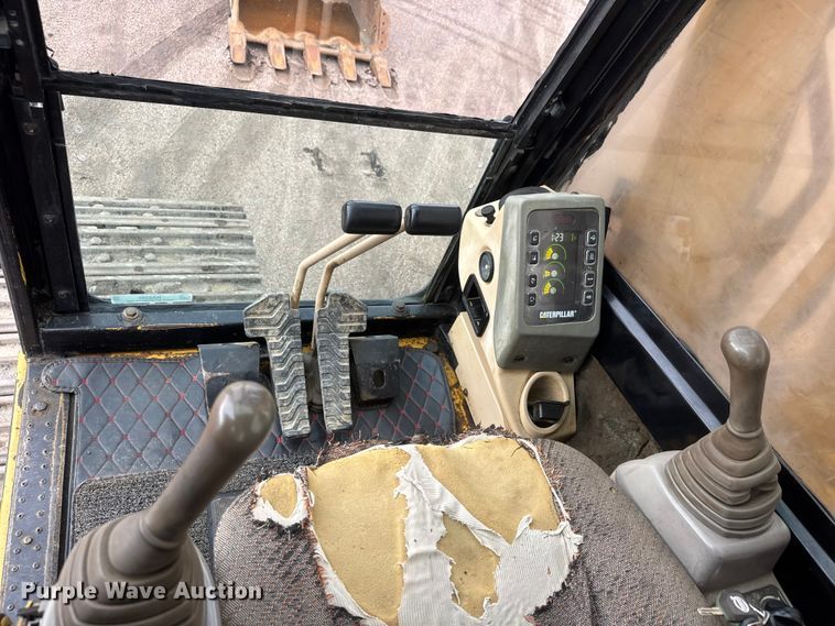 image for item NA9386 1997 Caterpillar 330BL excavator