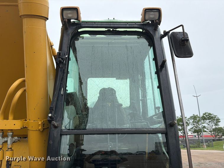 image for item NA9387 2006 Caterpillar 330D excavator