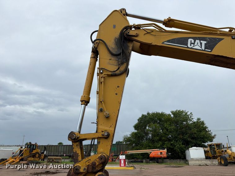 image for item NA9387 2006 Caterpillar 330D excavator