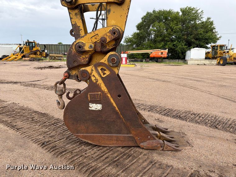 image for item NA9387 2006 Caterpillar 330D excavator