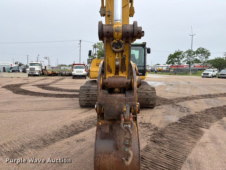 image for item NA9387 2006 Caterpillar 330D excavator
