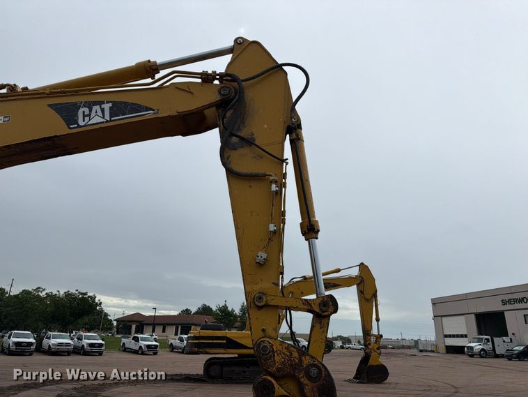 image for item NA9387 2006 Caterpillar 330D excavator